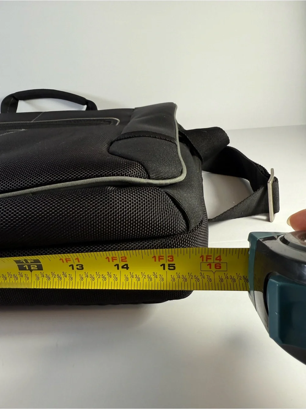 Case Logic Laptop Messenger Shoulder Bag With Luggage Strap Black